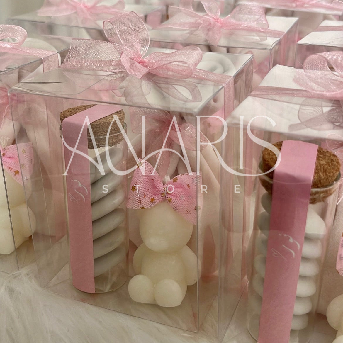 Coffret Cadeau :bougie ourson , fiole dragées , pochette Contient un porte-clés personnalisé