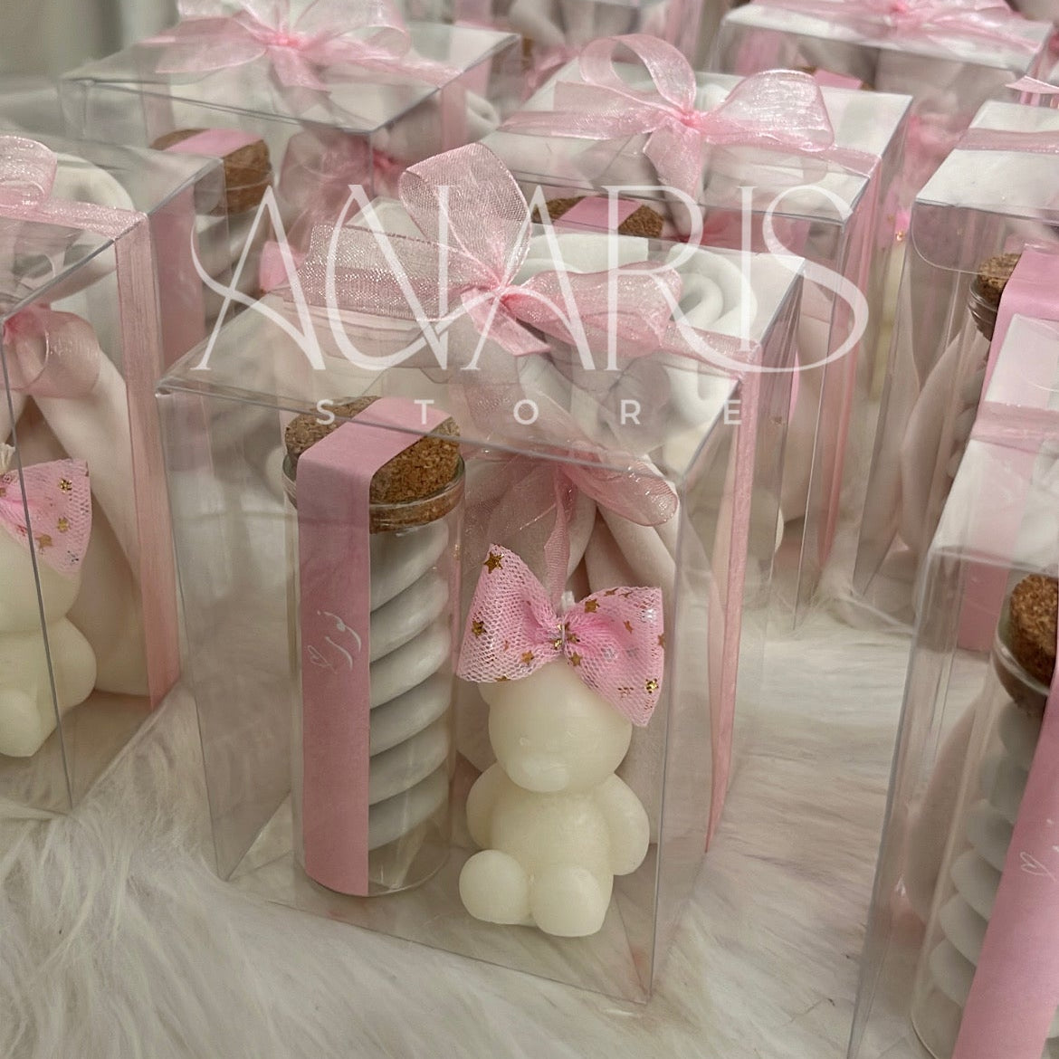 Coffret Cadeau :bougie ourson , fiole dragées , pochette Contient un porte-clés personnalisé