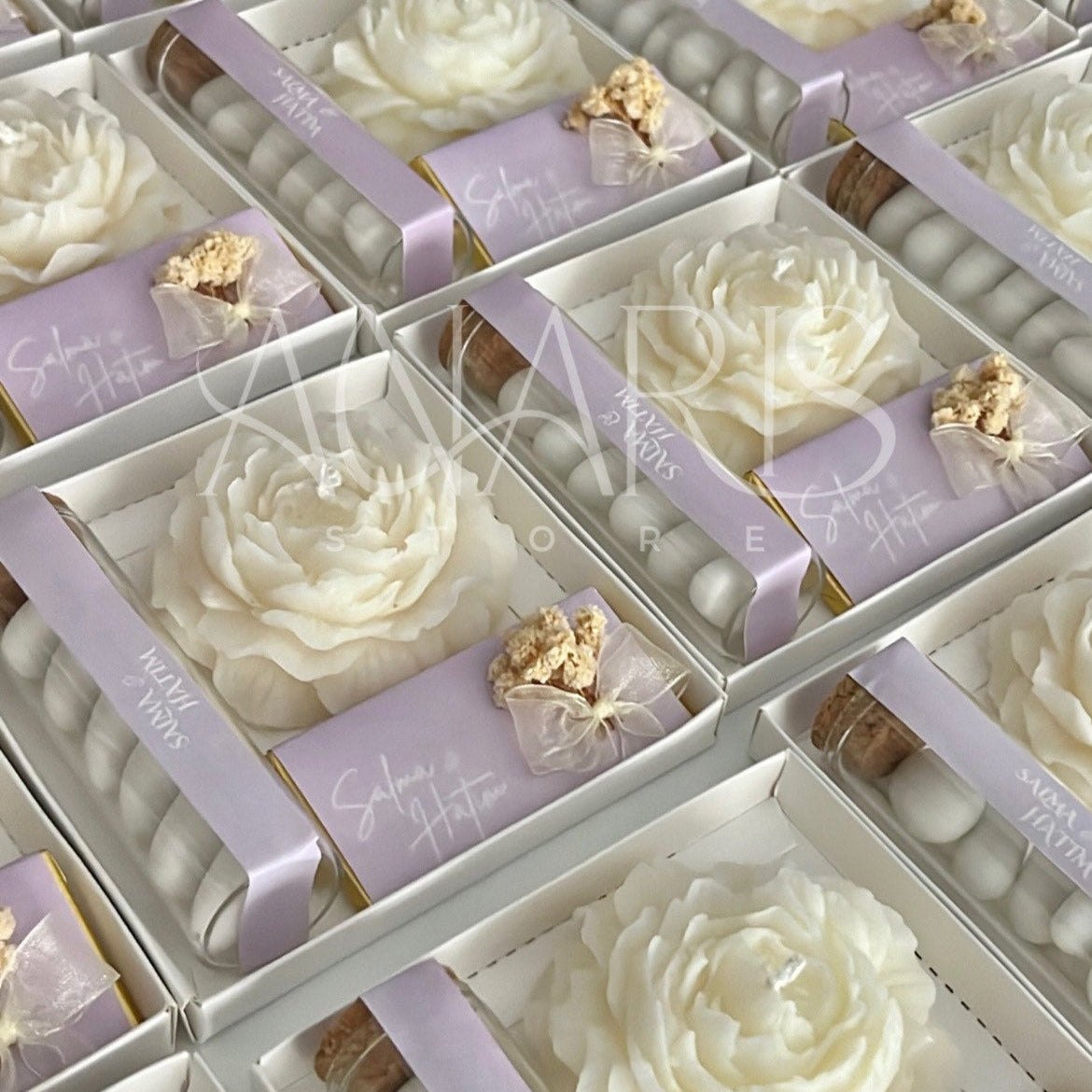 Coffret Cadeau,bougie forme rose avec des dragées et chocolat personnalisée