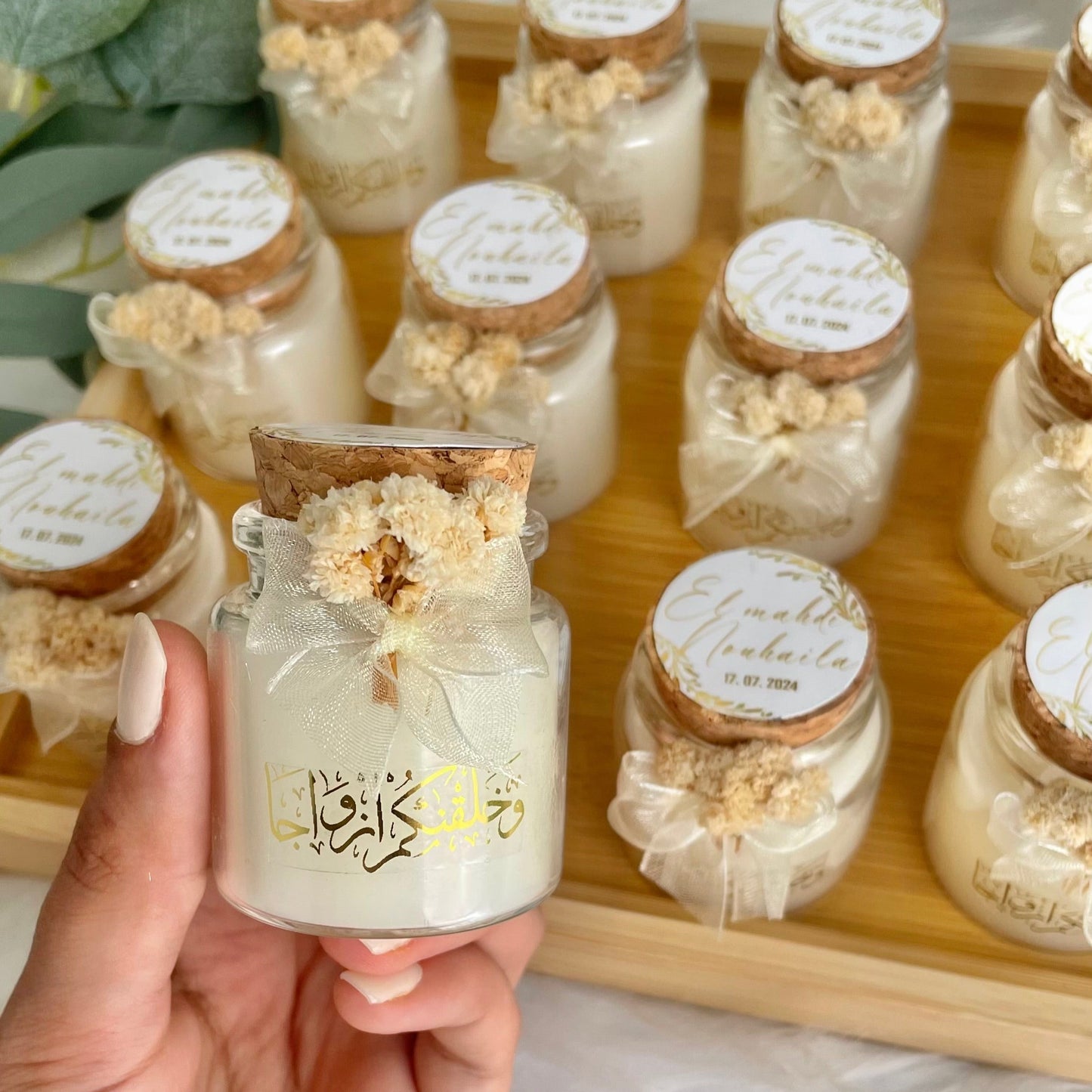 Bougies Parfumées dans des Fiole en Verre ornées de fleurs séchées