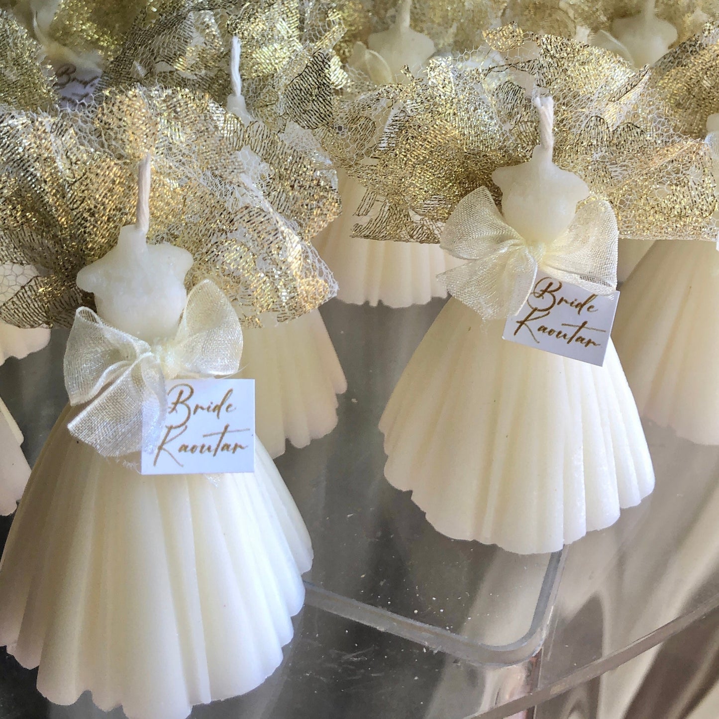Bougie de Mariée Décorée avec Tulle Doré et Remplie de Dragées