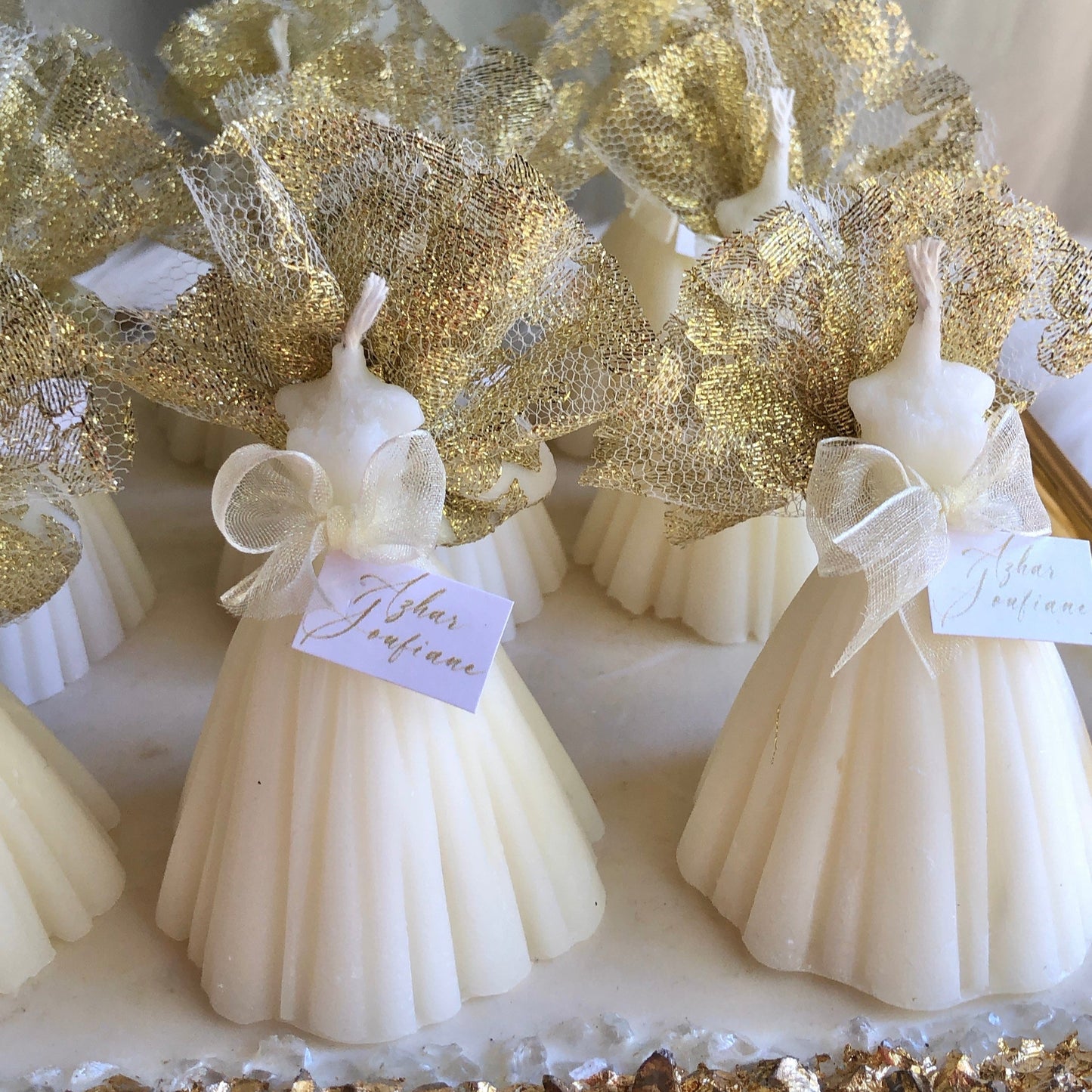 Bougie de Mariée Décorée avec Tulle Doré et Remplie de Dragées