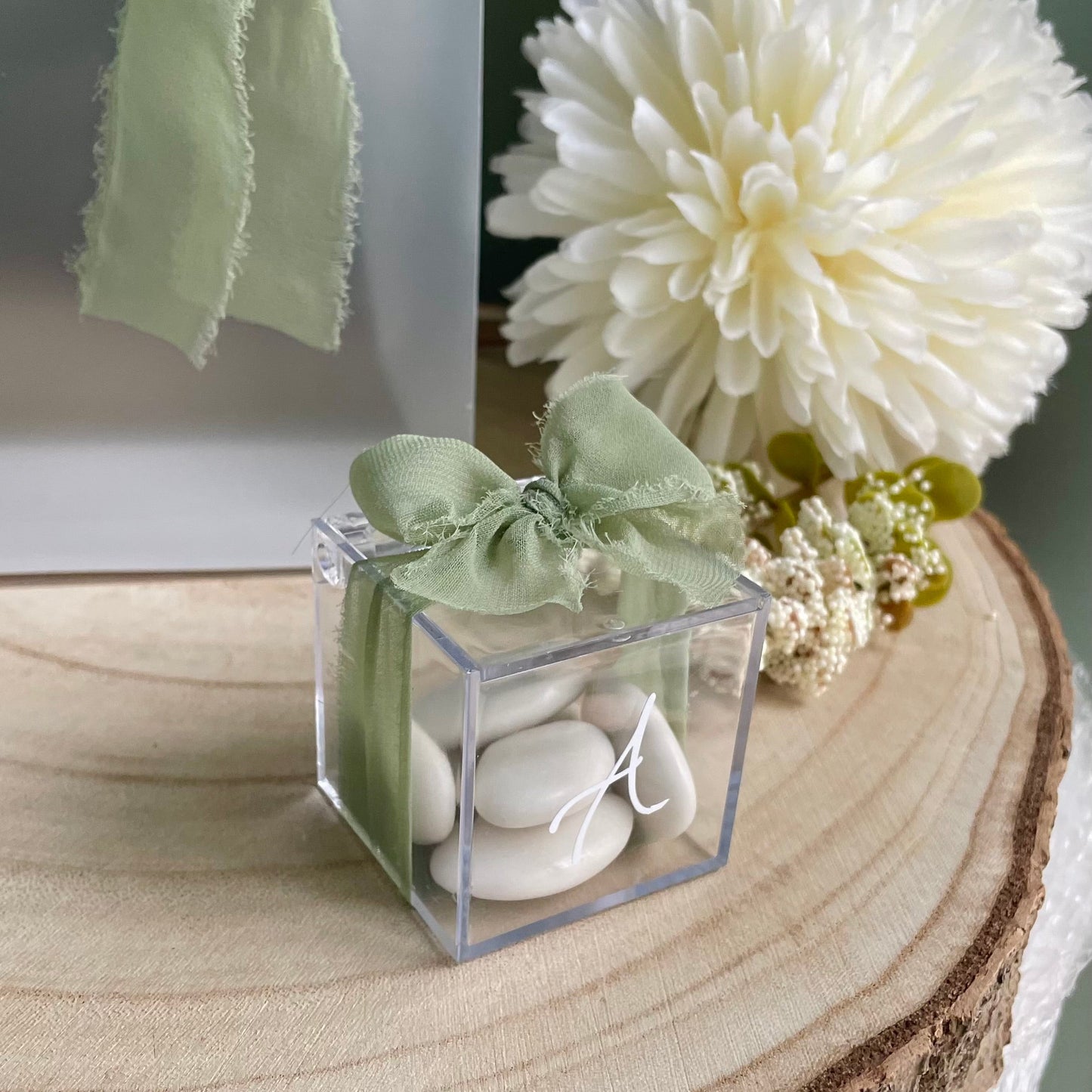 Boîte à Dragées Transparente Personnalisée – Ruban Vert Sauge Élégant | Cadeau Invité Chic & Raffiné