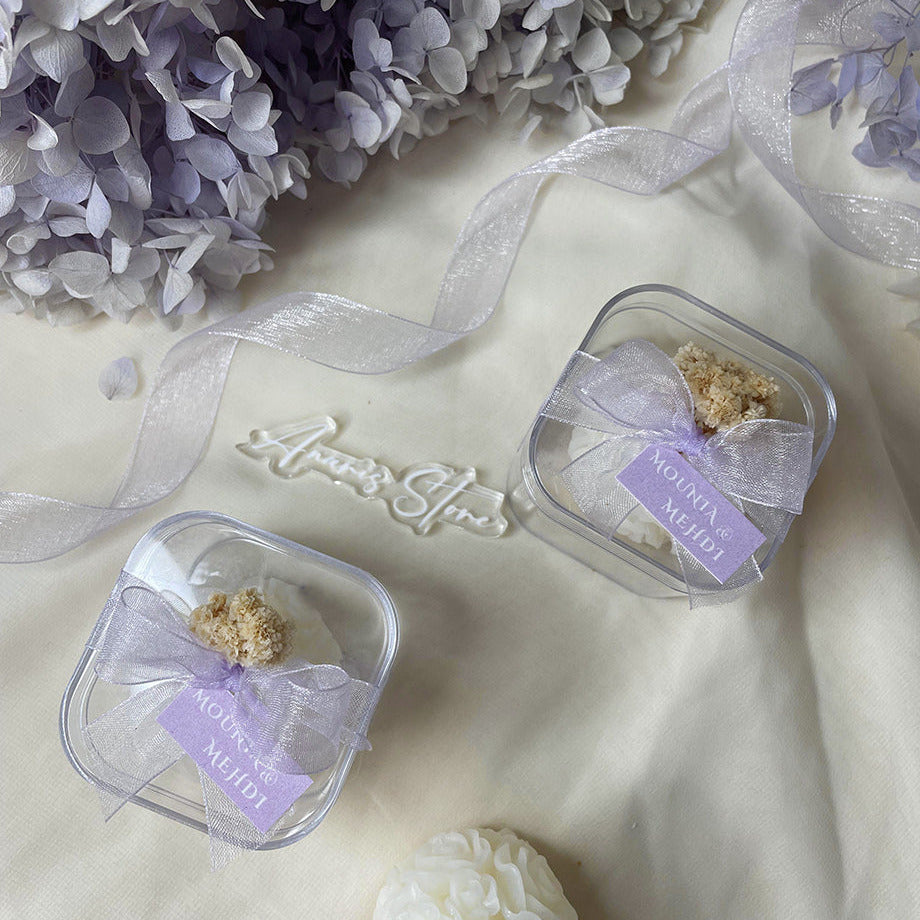 Bougie en forme de roses délicates, parfaite comme cadeau raffiné