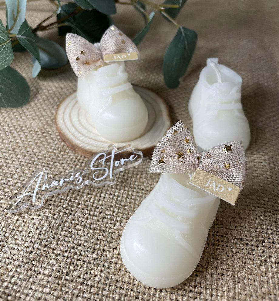 Bougies en forme de Chaussure de Bébé, Ornée d’un élégant nœud.