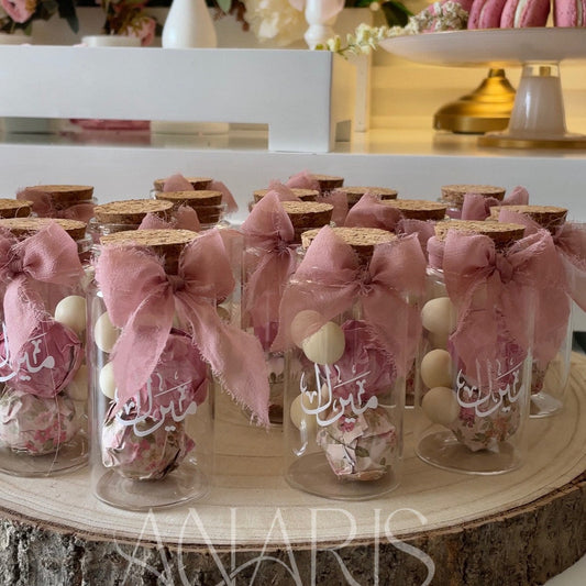 Bouteille en verre ,un trésor sucré : chocolats et confiseries