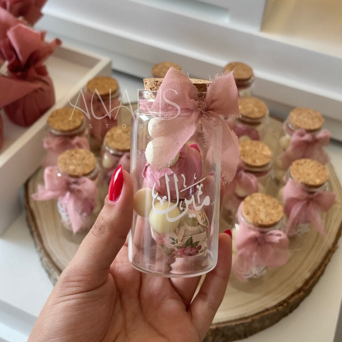 Bouteille en verre ,un trésor sucré : chocolats et confiseries