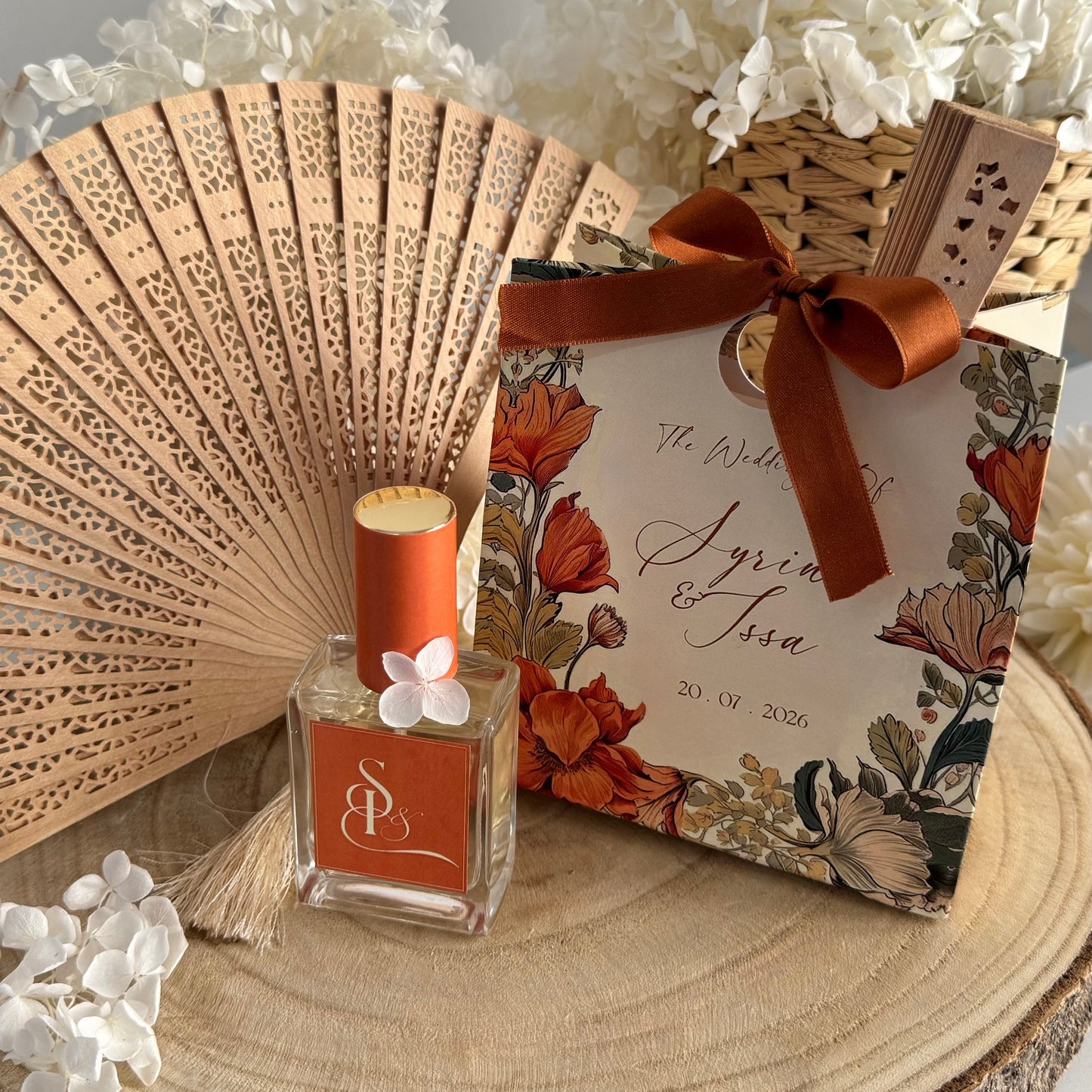 Coffret d'Invités – Éventail, Parfum & Sac Cadeau Personnalisé