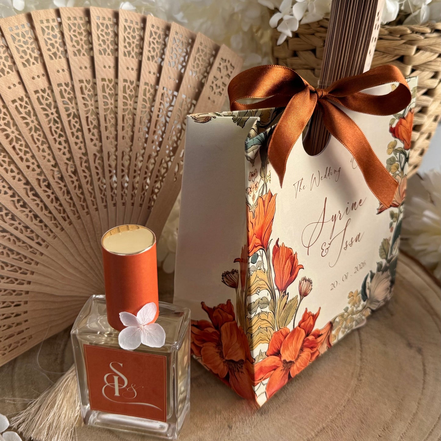 Coffret d'Invités – Éventail, Parfum & Sac Cadeau Personnalisé