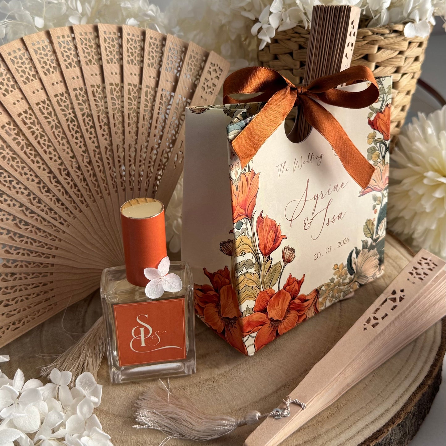Coffret d'Invités – Éventail, Parfum & Sac Cadeau Personnalisé