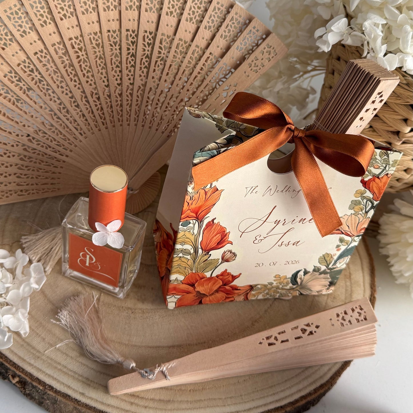 Coffret d'Invités – Éventail, Parfum & Sac Cadeau Personnalisé