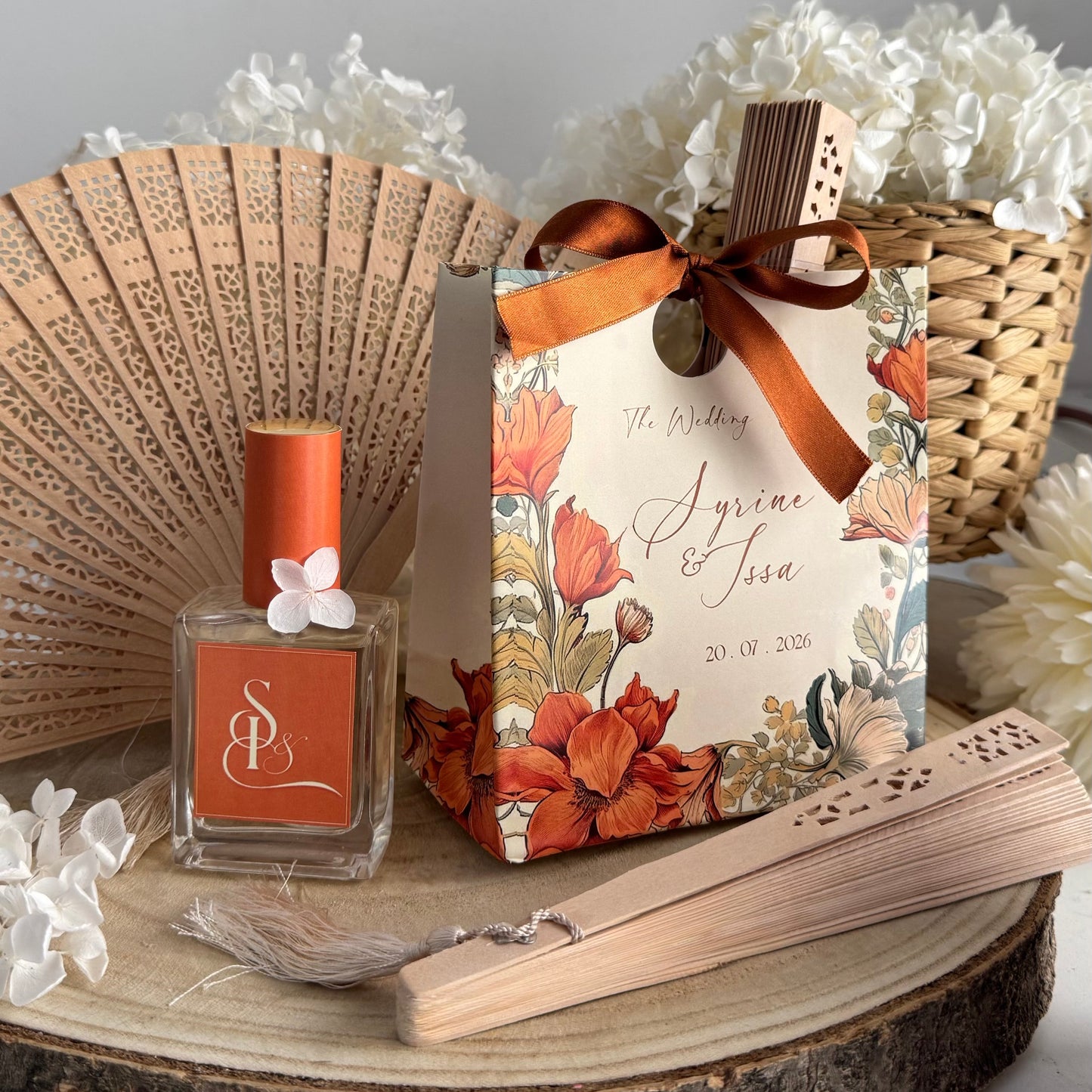Coffret d'Invités – Éventail, Parfum & Sac Cadeau Personnalisé