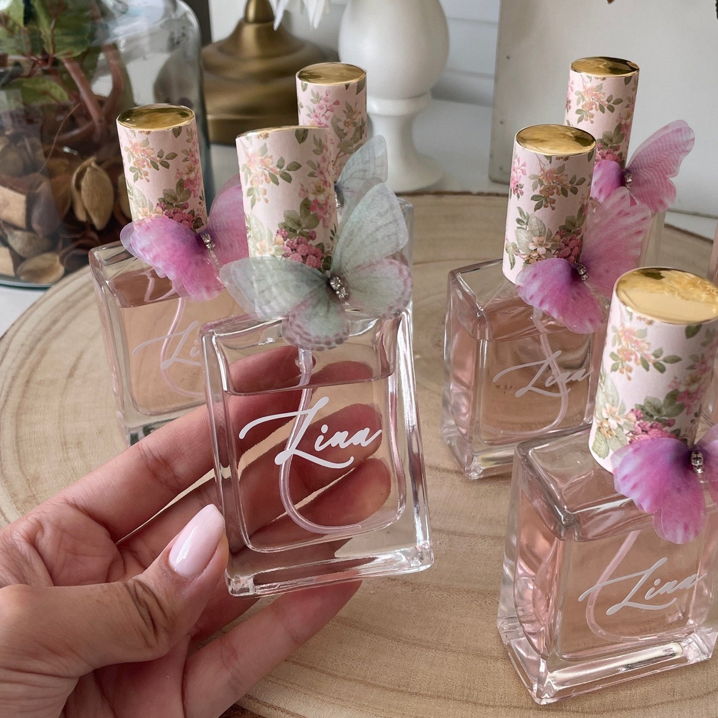 Parfum personnalisé  – une création délicate où l’élégance rencontre la douceur.