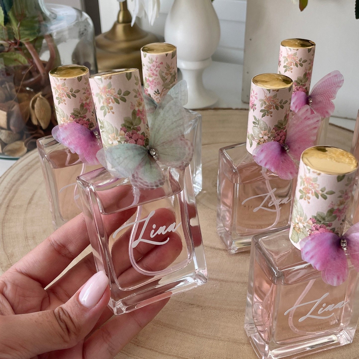 Parfum personnalisé  – une création délicate où l’élégance rencontre la douceur.