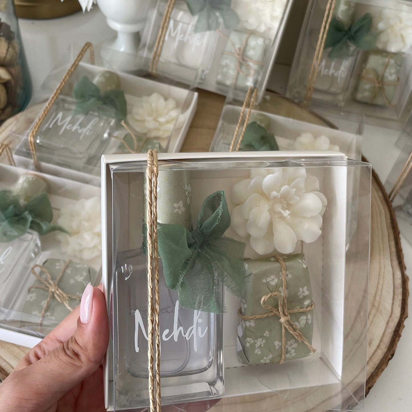 Un papillon, une fragrance, une touche sucrée…
