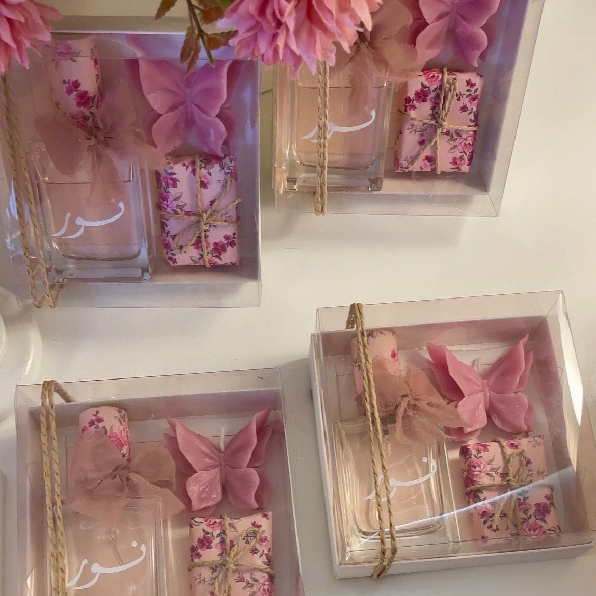 Un papillon, une fragrance, une touche sucrée…