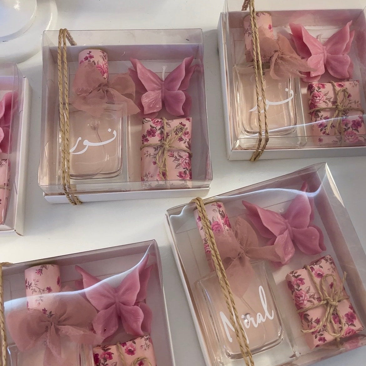 Un papillon, une fragrance, une touche sucrée…