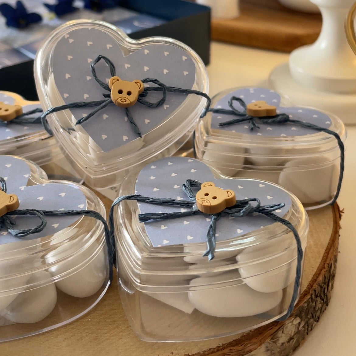 Boîte en forme de cœur en plexiglass