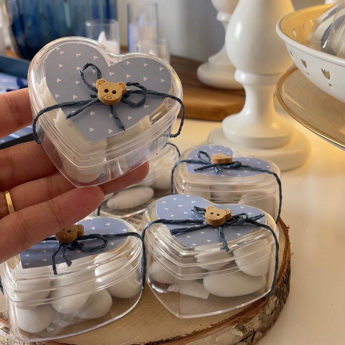 Boîte en forme de cœur en plexiglass