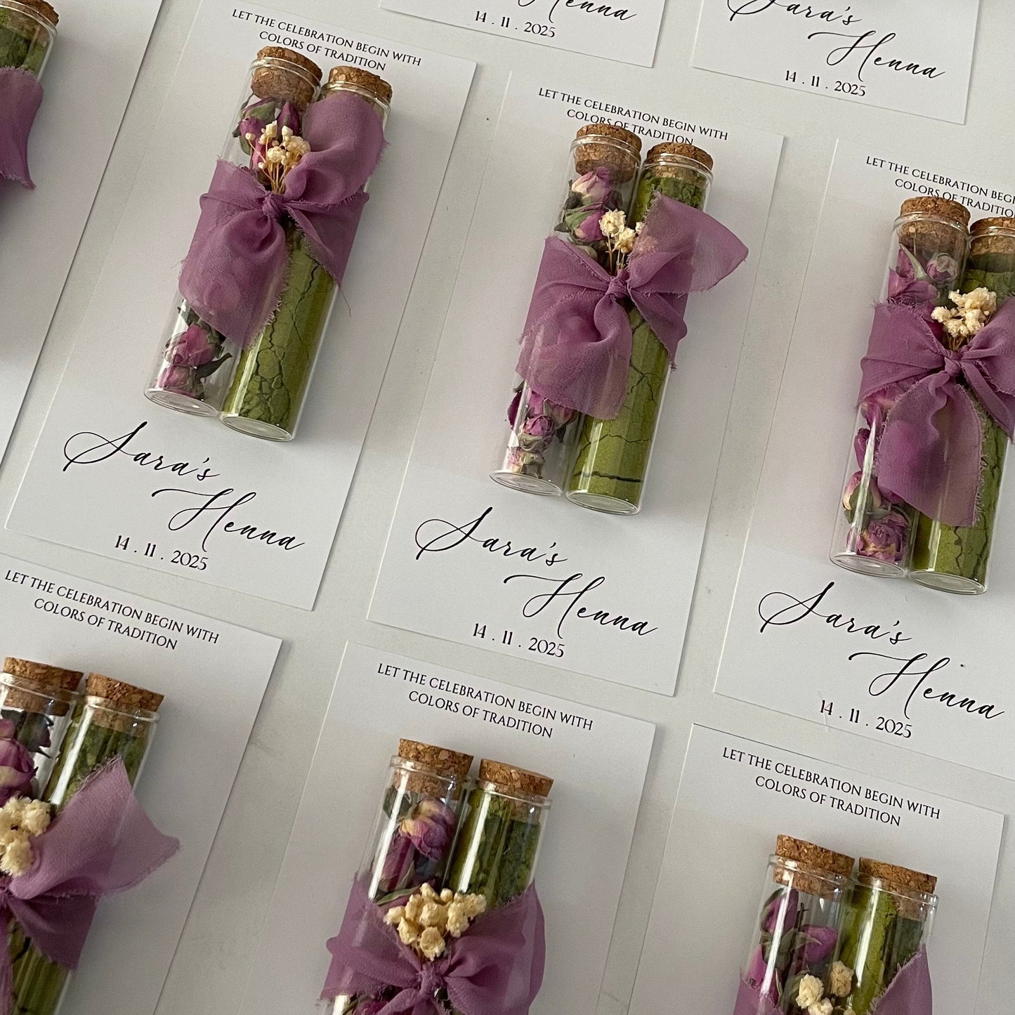 Duo flacon de henné & fleurs séchées, présenté sur une carte personnalisée