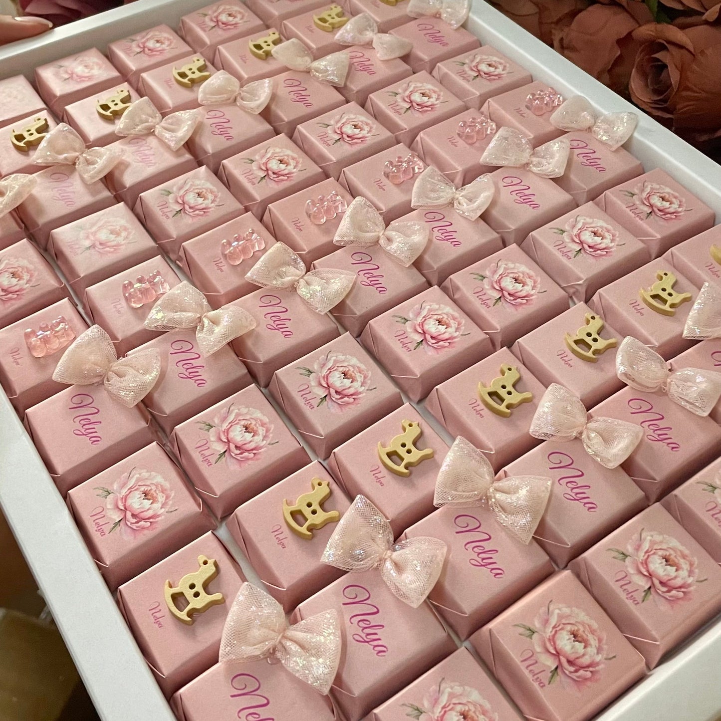 Un coffret de chocolats chic, personnalisé avec amour.