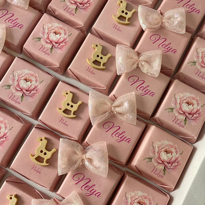 Un coffret de chocolats chic, personnalisé avec amour.