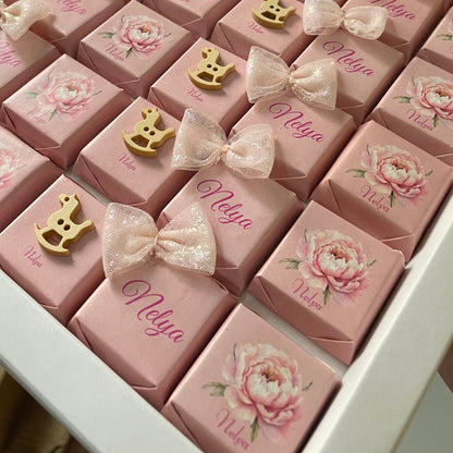 Un coffret de chocolats chic, personnalisé avec amour.