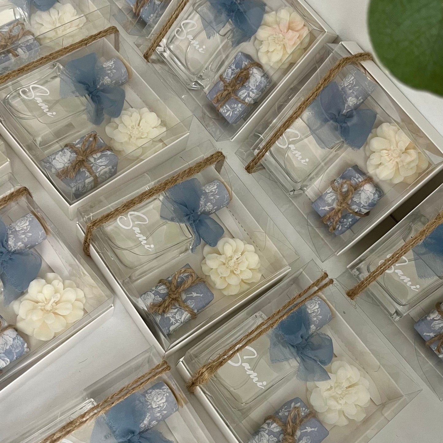 Un papillon, une fragrance, une touche sucrée…