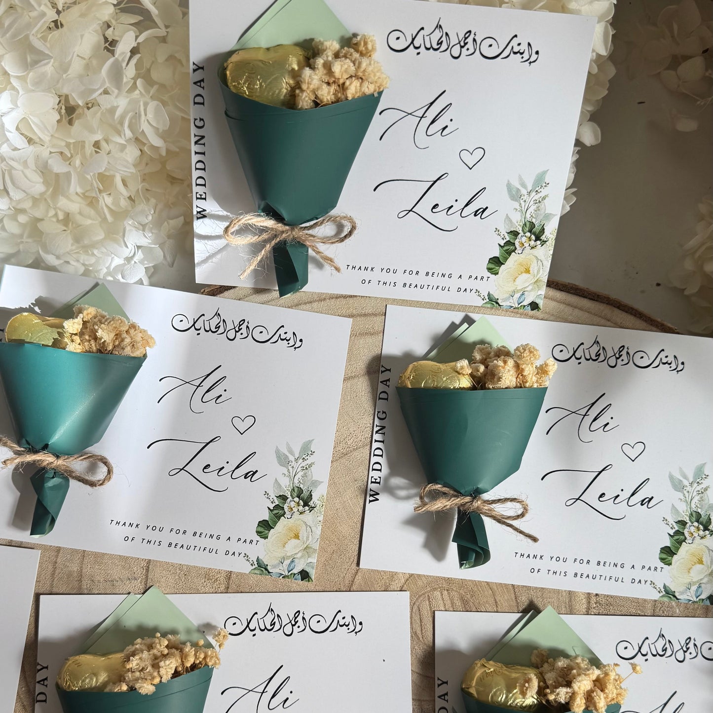 Carte de Remerciement Ornée d’un mini bouquet raffiné avec chocolat