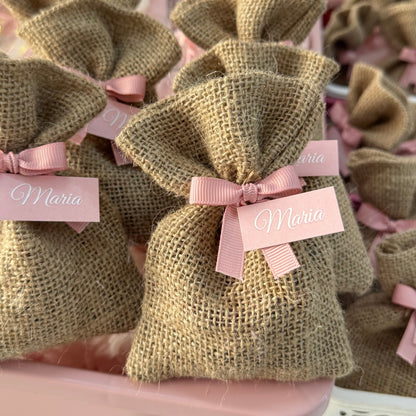 Sachet artisanal en toile de jute – unique et mémorable.
