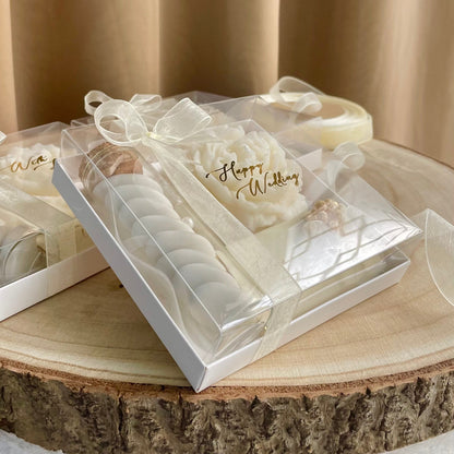 Coffret Cadeau , bougie forme rose avec des dragées et chocolat personnalisée