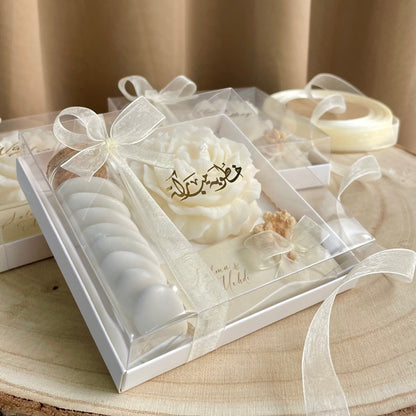 Coffret Cadeau , bougie forme rose avec des dragées et chocolat personnalisée