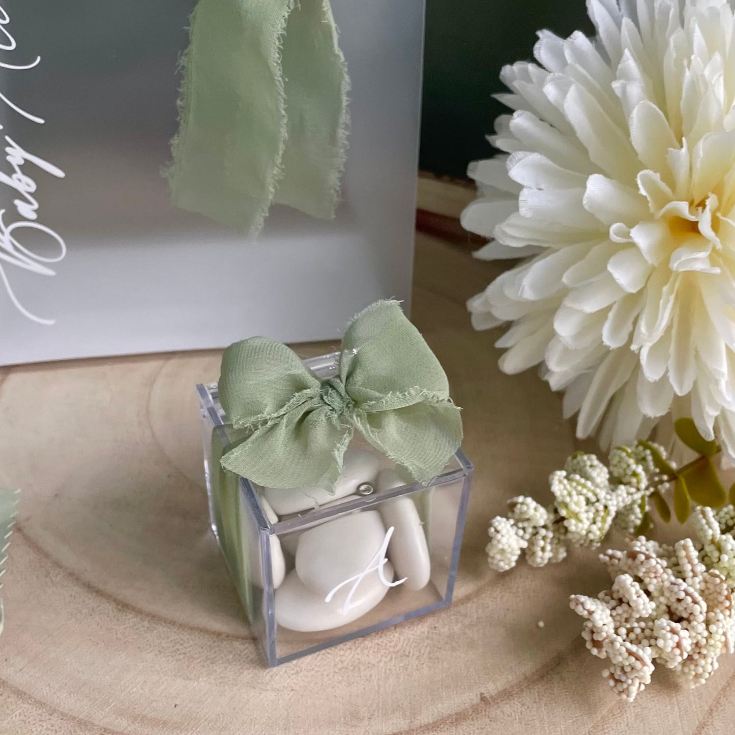Boîte à Dragées Transparente Personnalisée – Ruban Vert Sauge Élégant | Cadeau Invité Chic & Raffiné